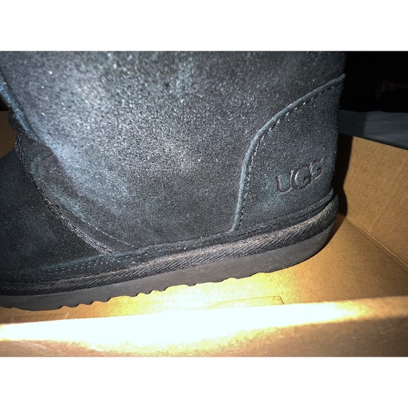 Men’s UGGs Neumel Black Ankle Boots - Picture 5 of 9